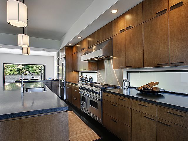 業務用エアコン次第で電気代が爆増する職場の落とし穴と知られざる快適格差